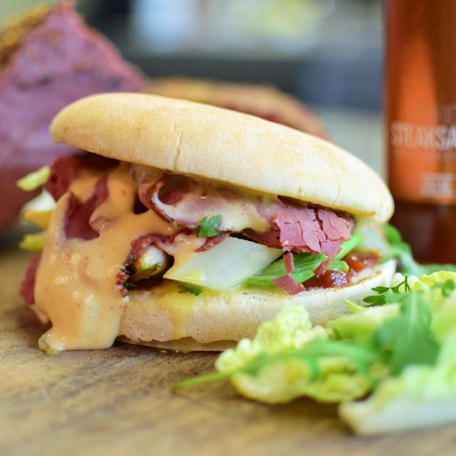 Pastrami-Burger mit Dagobertshäuser Spargelragout